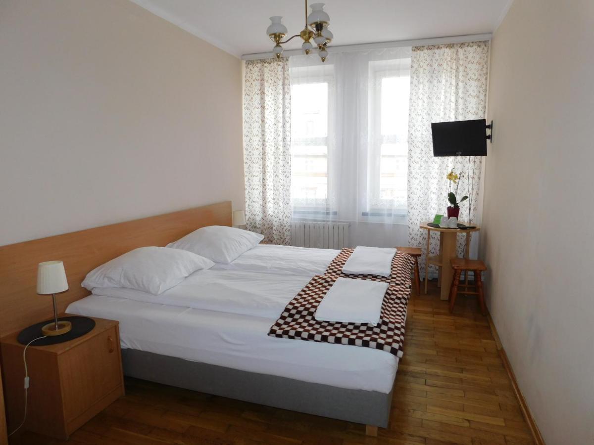 Pokoje Goscinne Korona Krasków Exterior foto